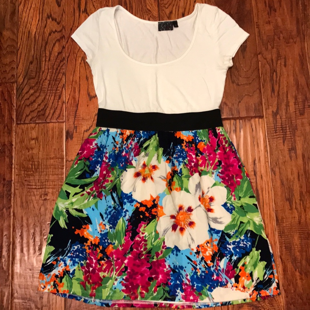 ❌SOLD❌Charming Charlie Floral Dress